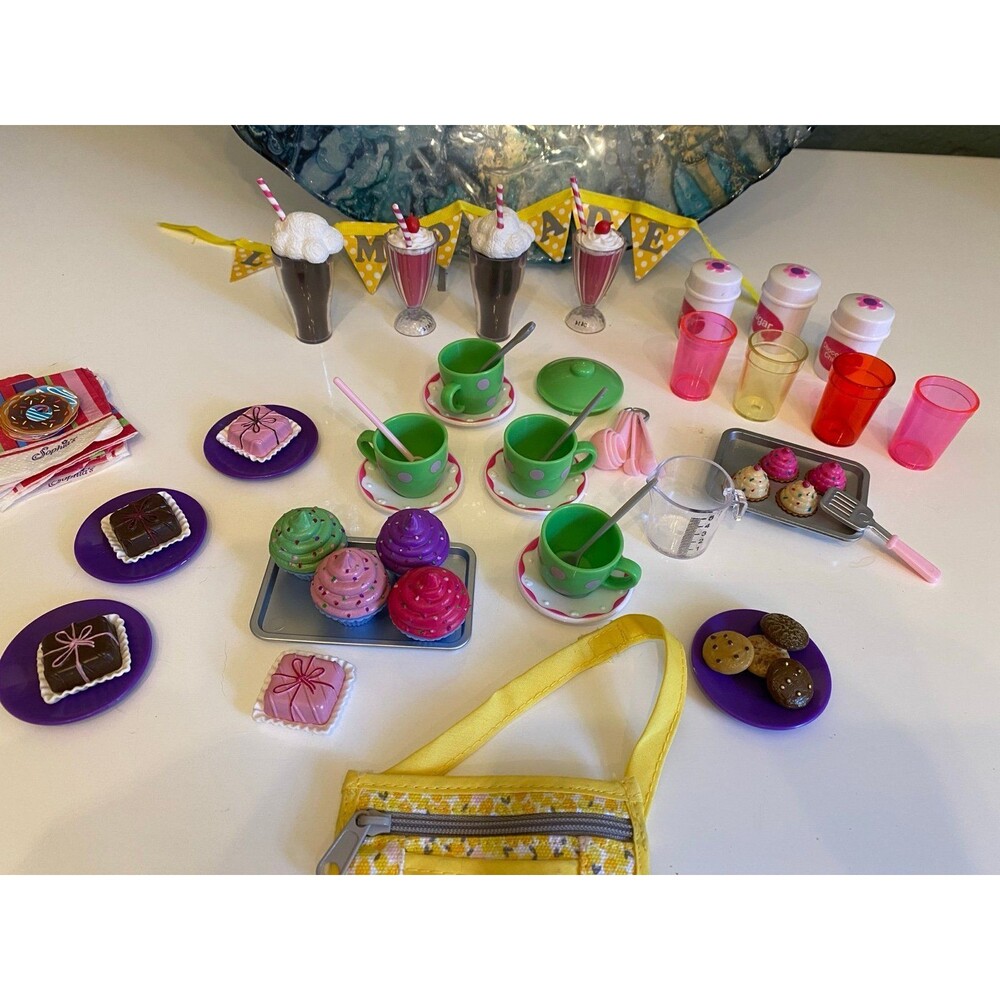 American Girl Tea Party / Lemonade stand Playset - Picture 3 of 5